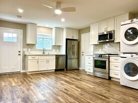 6541 Bougainville Rd in San Diego, CA - Building Photo