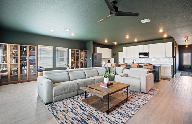 808 Riviera Ct in Seguin, TX - Foto de edificio - Building Photo