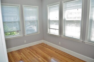 169 Harvard St, Unit 1 in Medford, MA - Foto de edificio - Building Photo