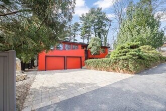 47 Cumberland Ave, Unit 2 in Brookline, MA - Building Photo - Building Photo