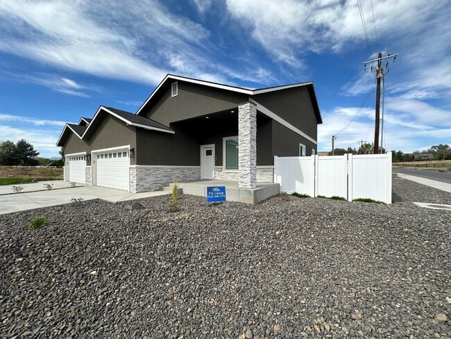 9007 Palestine Way in Yakima, WA - Building Photo - Building Photo