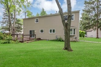 30W274 Brighton Ct in Warrenville, IL - Foto de edificio - Building Photo