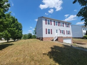 101 Hemlock Ct in Oakdale, PA - Building Photo - Building Photo