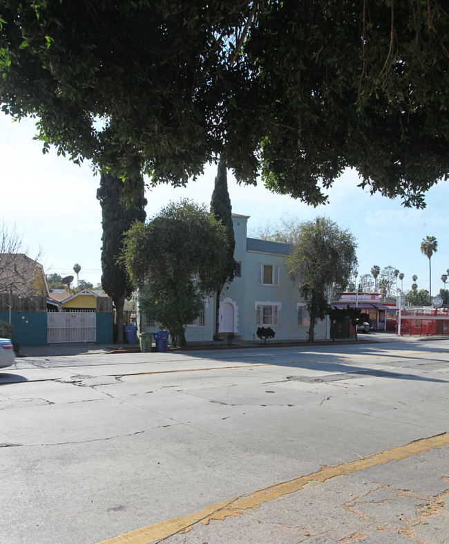 4110 Fountain Ave in Los Angeles, CA - Building Photo - Building Photo