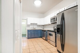 1316 N Hollywood St in Philadelphia, PA - Building Photo