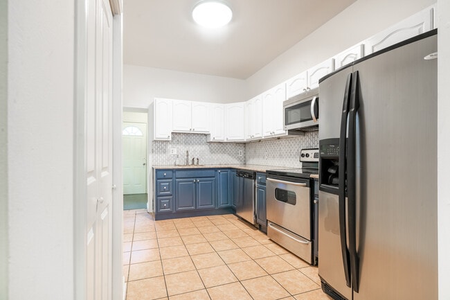 property at 1316 N Hollywood St