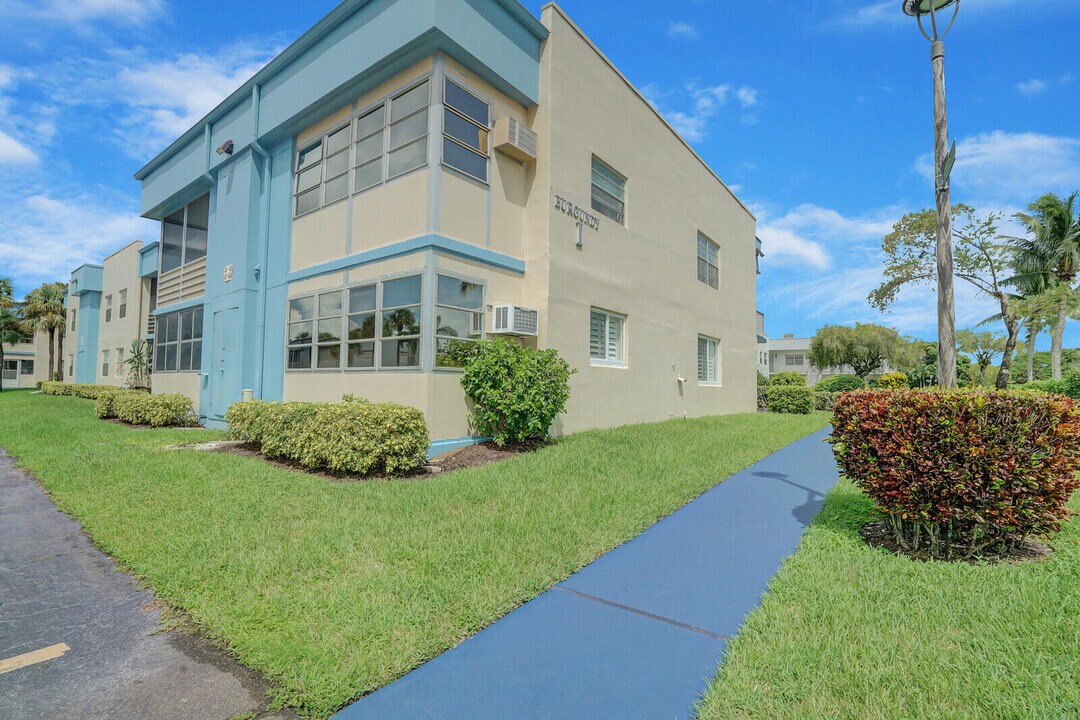 426 Burgundy I in Delray Beach, FL - Building Photo