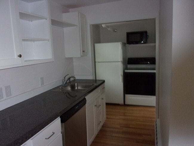 1555 Stafford Rd in Mansfield, CT - Building Photo - Building Photo