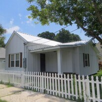 525 W Gregory St in Pensacola, FL - Building Photo