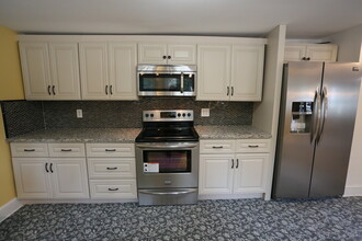 51 Canal St in Weatogue, CT - Building Photo - Building Photo