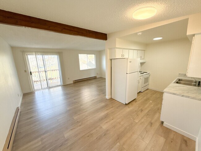 1814 Sargent Ave-Unit -1814 in Klamath Falls, OR - Building Photo - Building Photo