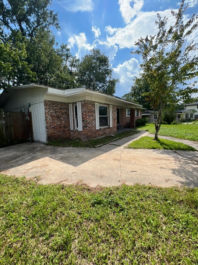 property at 5450 Juno Dr