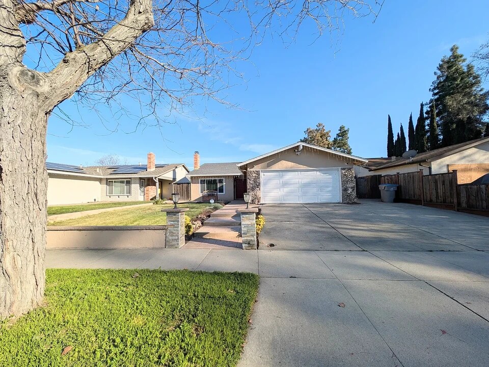 130 Avenida Espana in San Jose, CA - Foto de edificio