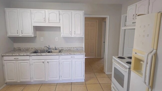 property at 141 E Ash Ave