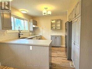 2368 Drury Ln in Ottawa, ON - Building Photo - Building Photo