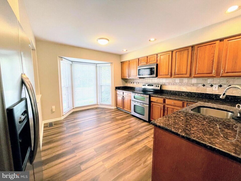 11812 Great Owl Cir in Reston, VA - Building Photo