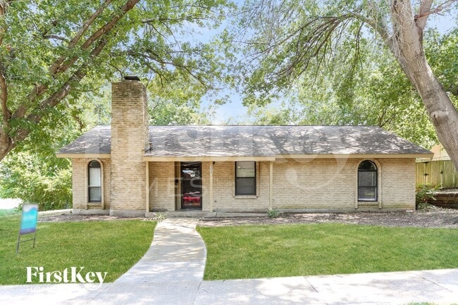 property at 302 Wildbriar Dr