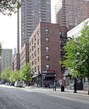 50-54 E 8th St in New York, NY - Foto de edificio - Building Photo