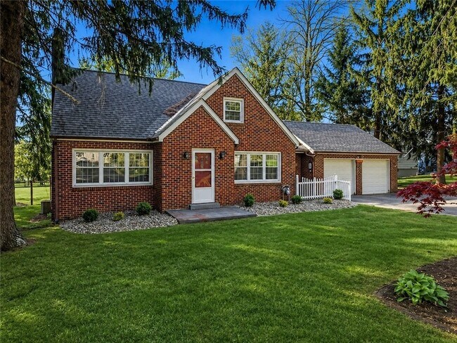 1060 S Hermitage Rd in Hermitage, PA - Foto de edificio - Building Photo