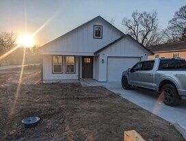 202 N Ora St in Pryor, OK - Building Photo