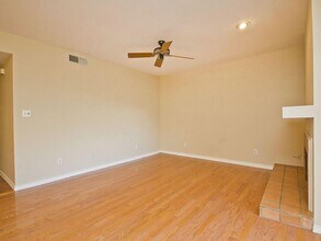 8200 Neely Dr in Austin, TX - Foto de edificio - Building Photo