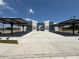 15 Rosewood Ln in Pharr, TX - Building Photo