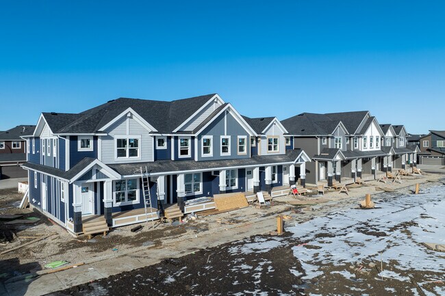 1213 Midpark Ln SW in Airdrie, AB - Building Photo - Building Photo