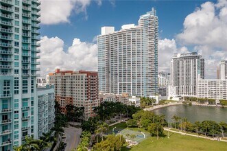 2001 Biscayne Blvd, Unit 3610 in Miami, FL - Foto de edificio - Building Photo