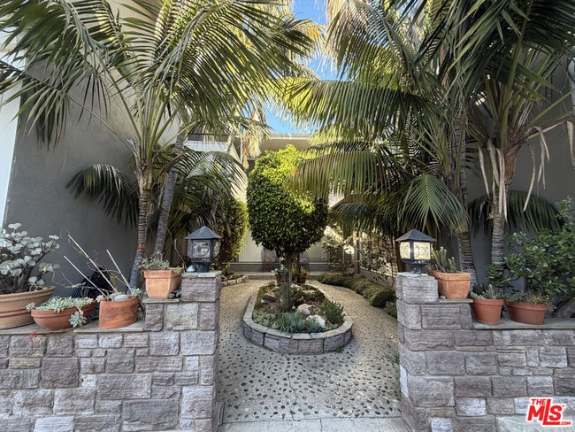 742 S Plymouth Blvd in Los Angeles, CA - Foto de edificio - Building Photo