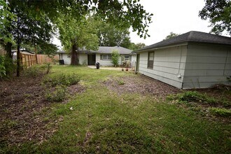 1706 Oaks Dr in Pasadena, TX - Building Photo - Building Photo