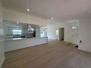 4499 SW 14th St in Miami, FL - Building Photo - Building Photo