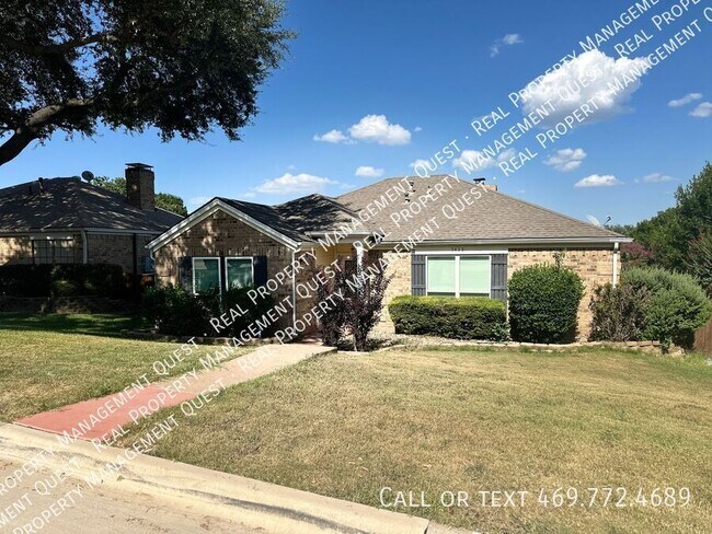 3433 Country Club Dr in Grand Prairie, TX - Foto de edificio - Building Photo