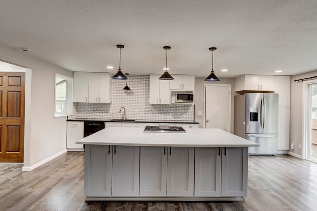 1231 SW Ingleside Ct in Oak Harbor, WA - Building Photo - Building Photo