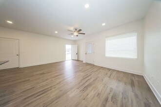 5782 E Bristol Cir in Bel Aire, KS - Building Photo - Building Photo