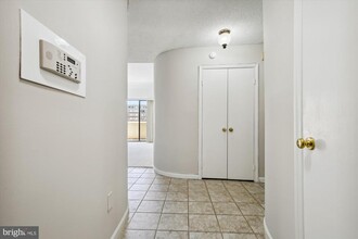 1101 S Arlington Ridge Rd in Arlington, VA - Building Photo - Building Photo