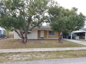 302 Ogden St in Winter Haven, FL - Building Photo
