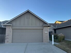 4833 N Hillside Ct in Wichita, KS - Building Photo