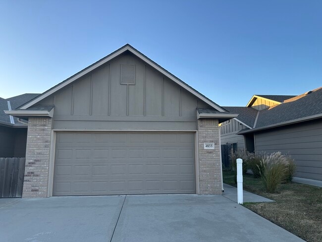 property at 4833 N Hillside Ct