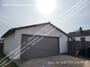 832 Hudson St in Wyandotte, MI - Building Photo - Building Photo
