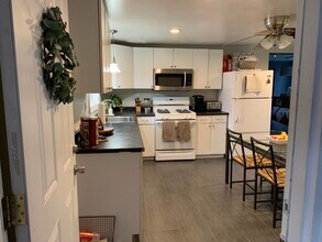 42 Mechanic St, Unit 2 in Westfield, MA - Building Photo - Building Photo