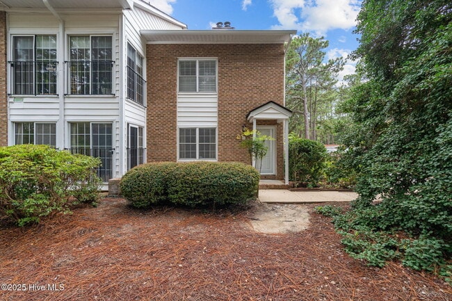 property at 9 Pinehurst Mnr Rd