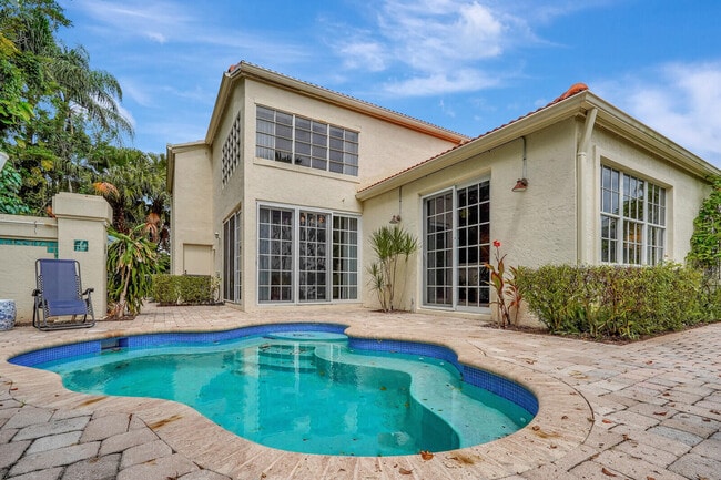 1 Vía Verona in Palm Beach Gardens, FL - Foto de edificio - Building Photo