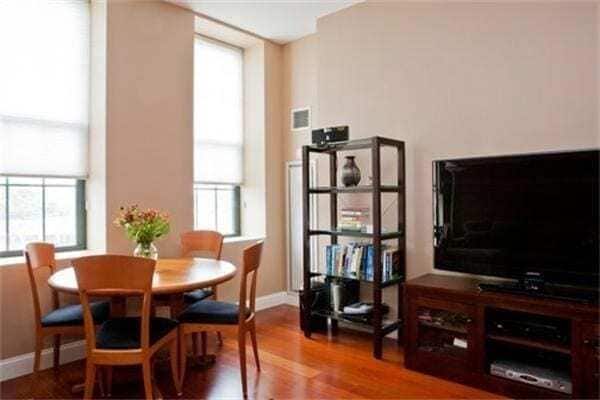 150 Cambridge St, Unit A307 in Cambridge, MA - Foto de edificio - Building Photo