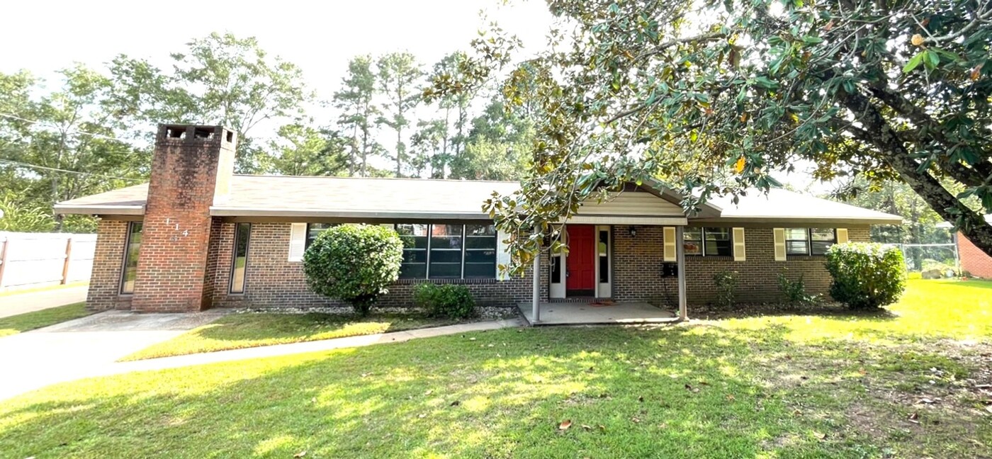 114 Kinnon Dr in Enterprise, AL - Building Photo