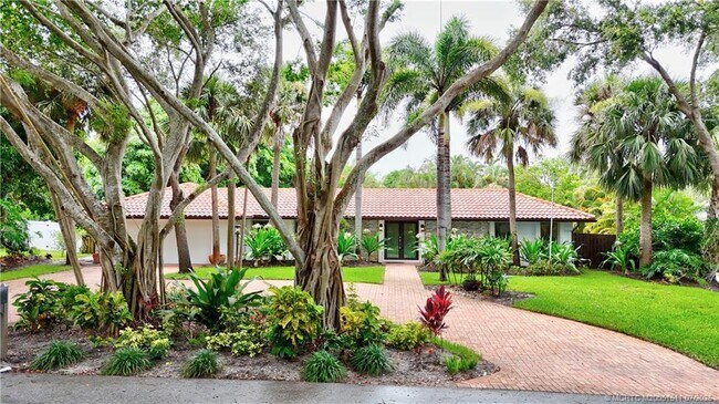 4 Copaire Rd in Sewalls Point, FL - Building Photo - Building Photo