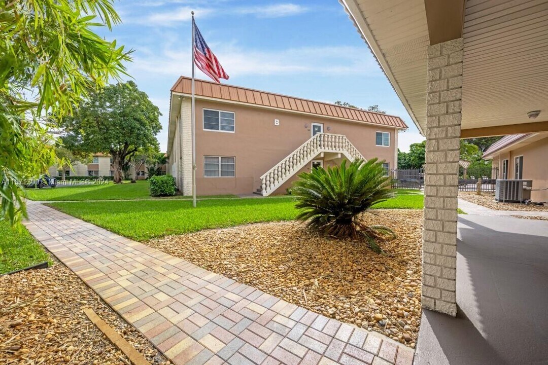 124 NE 19th Ct, Unit ONE OF A KIND WINTON MANO in Wilton Manors, FL - Foto de edificio