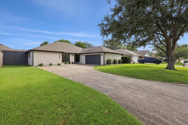 7060 Burlington Dr in Beaumont, TX - Foto de edificio - Building Photo