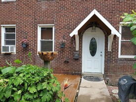 5873 Shady Forbes Ter in Pittsburgh, PA - Building Photo