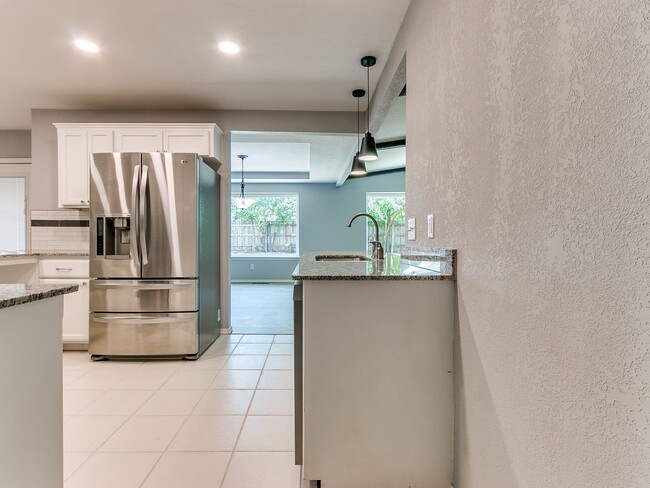 9906 Mantle Dr in Oklahoma City, OK - Foto de edificio - Building Photo