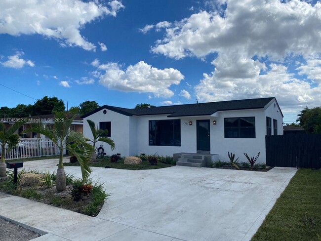 6473 SW 25th St in Miami, FL - Foto de edificio - Building Photo